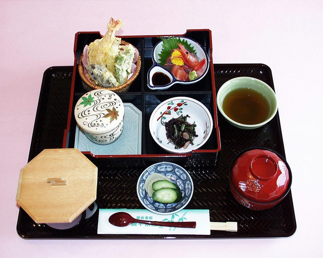 Готель Kurikarajyuku Tsubata Екстер'єр фото